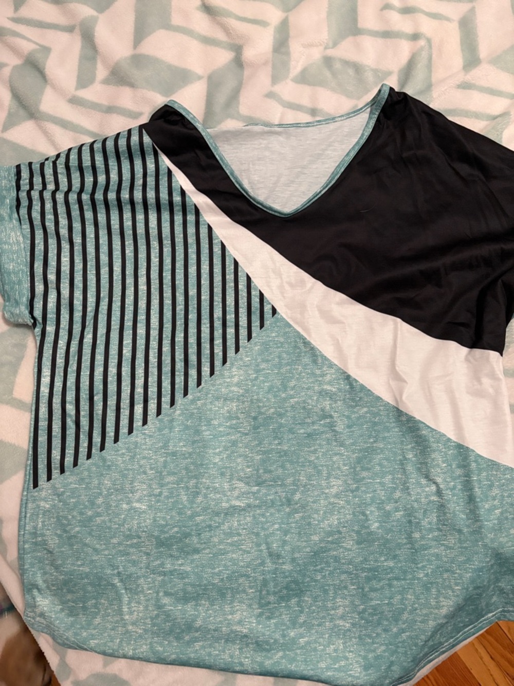 SHEIN Teal, Black and White Colorblock V-Neck Tee